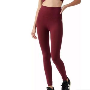 NEW Free People Movement Good
Karma Leggings Size M/L Burgundy NWOT